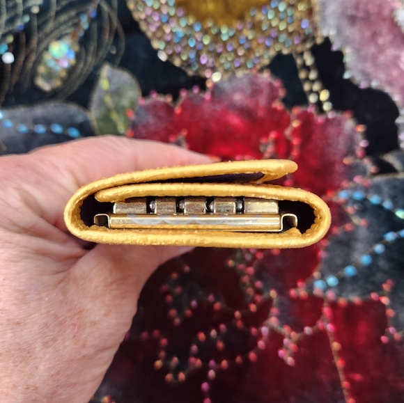 LV EPI KEY HOLDER - Picture 4 of 11